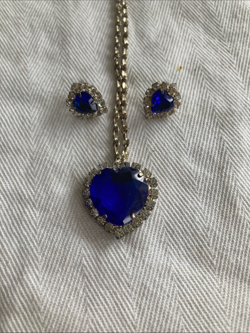 Titanic Heart of the Ocean Blue Vintage Necklace and Stud Earrings